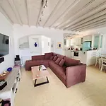 Elena Villa *
